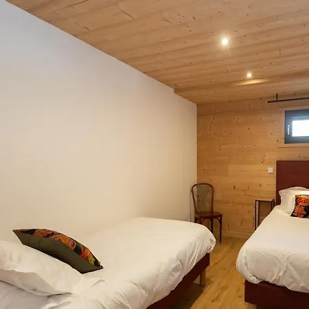 Chalet Le Strato 12 *