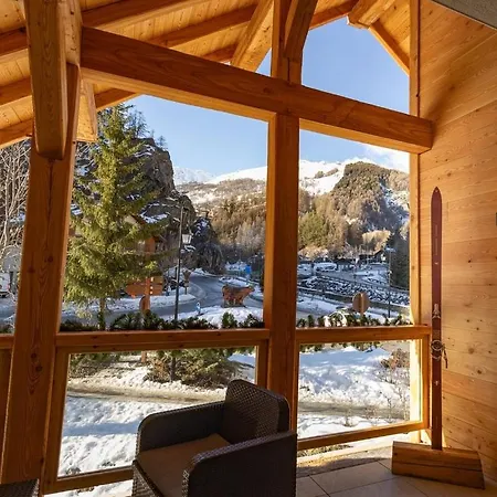 Chalet Le Strato 12 *